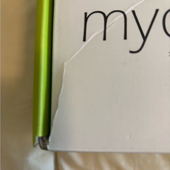 MyoLift Mini Micro-current Machine - Picture 3 of 9